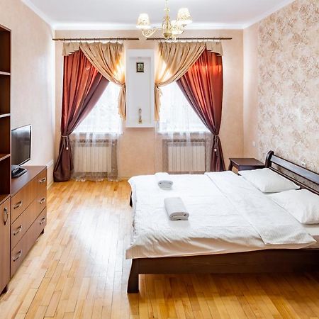 Lva Apartment Lviv Bagian luar foto
