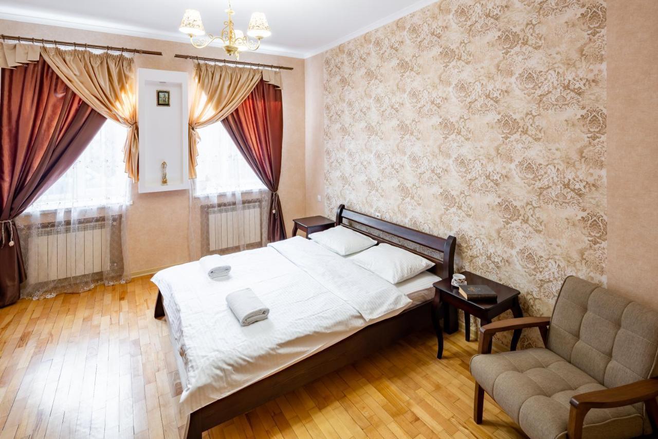 Lva Apartment Lviv Bagian luar foto
