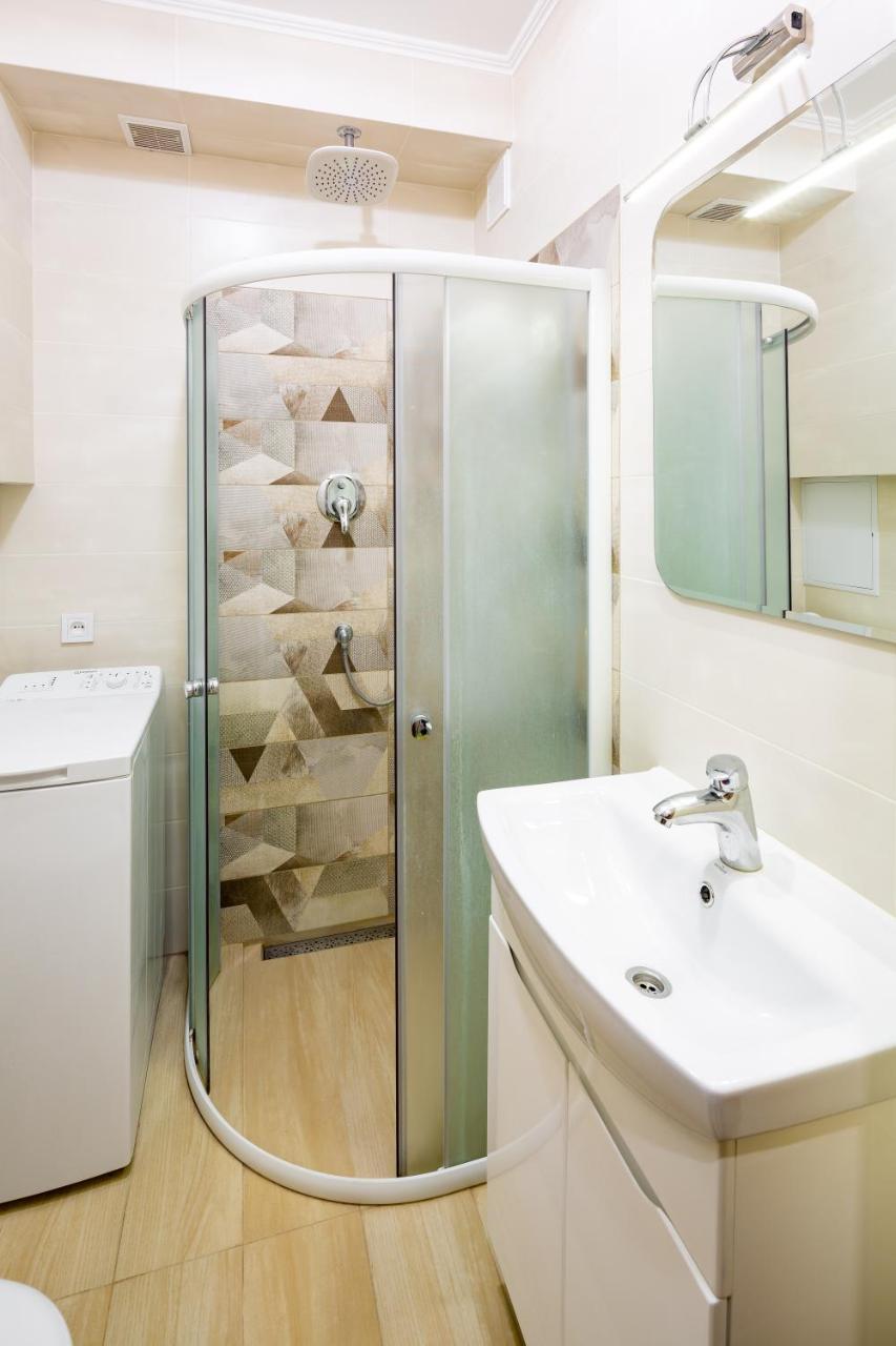 Lva Apartment Lviv Bagian luar foto