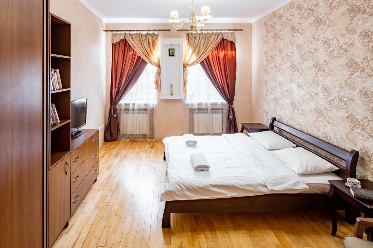 Lva Apartment Lviv Bagian luar foto