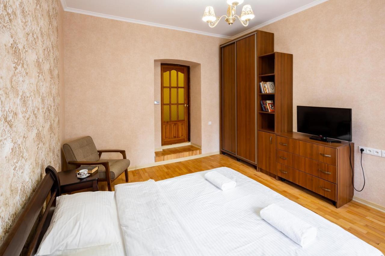 Lva Apartment Lviv Bagian luar foto